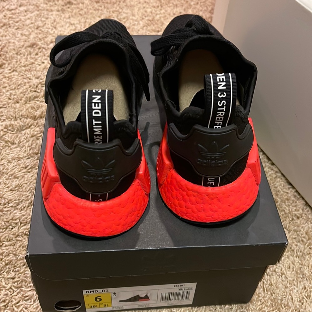 ADIDAS NMD_R1 - SIZE 6 MENS (7.5 womens)